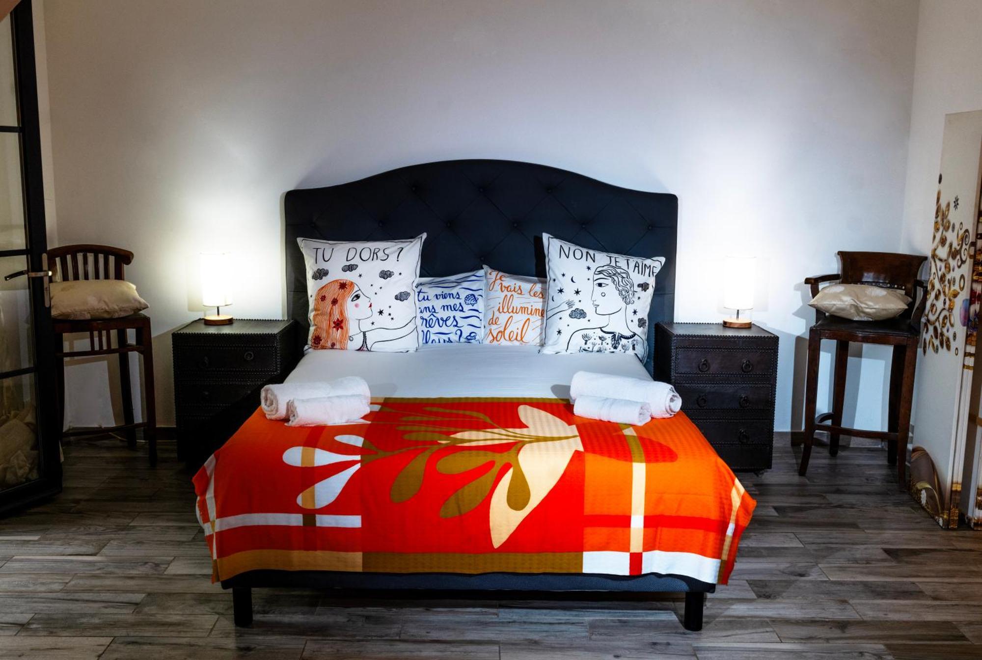 Les Canoubiers Luxe Et Serenite Au Coeur De Saint-Tropez Suites Spacieuses Avec Jardin Enchanteur Bilik gambar