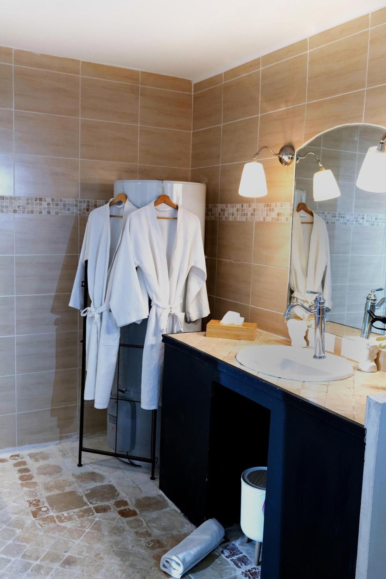 Les Canoubiers Luxe Et Serenite Au Coeur De Saint-Tropez Suites Spacieuses Avec Jardin Enchanteur Luaran gambar