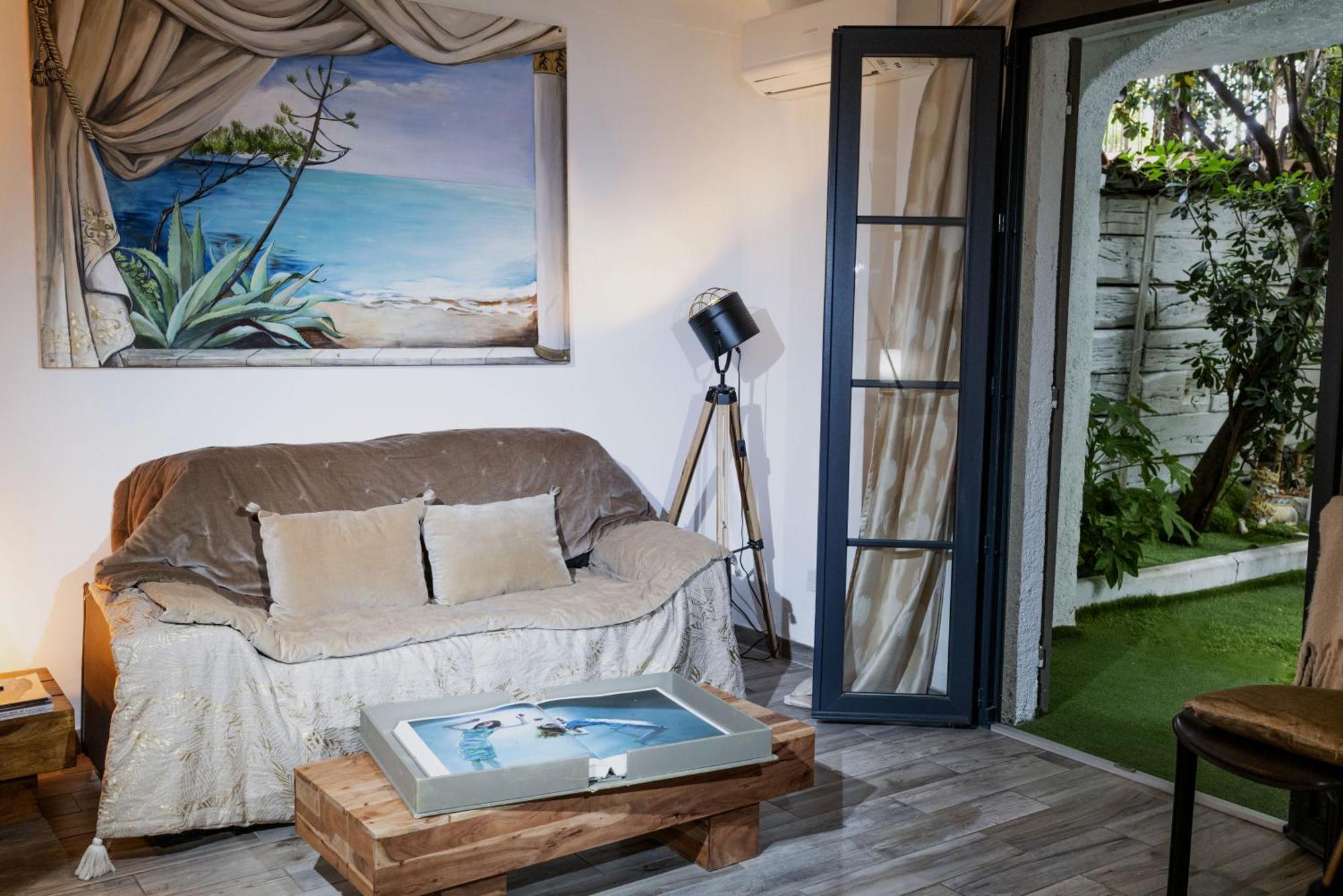 Les Canoubiers Luxe Et Serenite Au Coeur De Saint-Tropez Suites Spacieuses Avec Jardin Enchanteur Bilik gambar